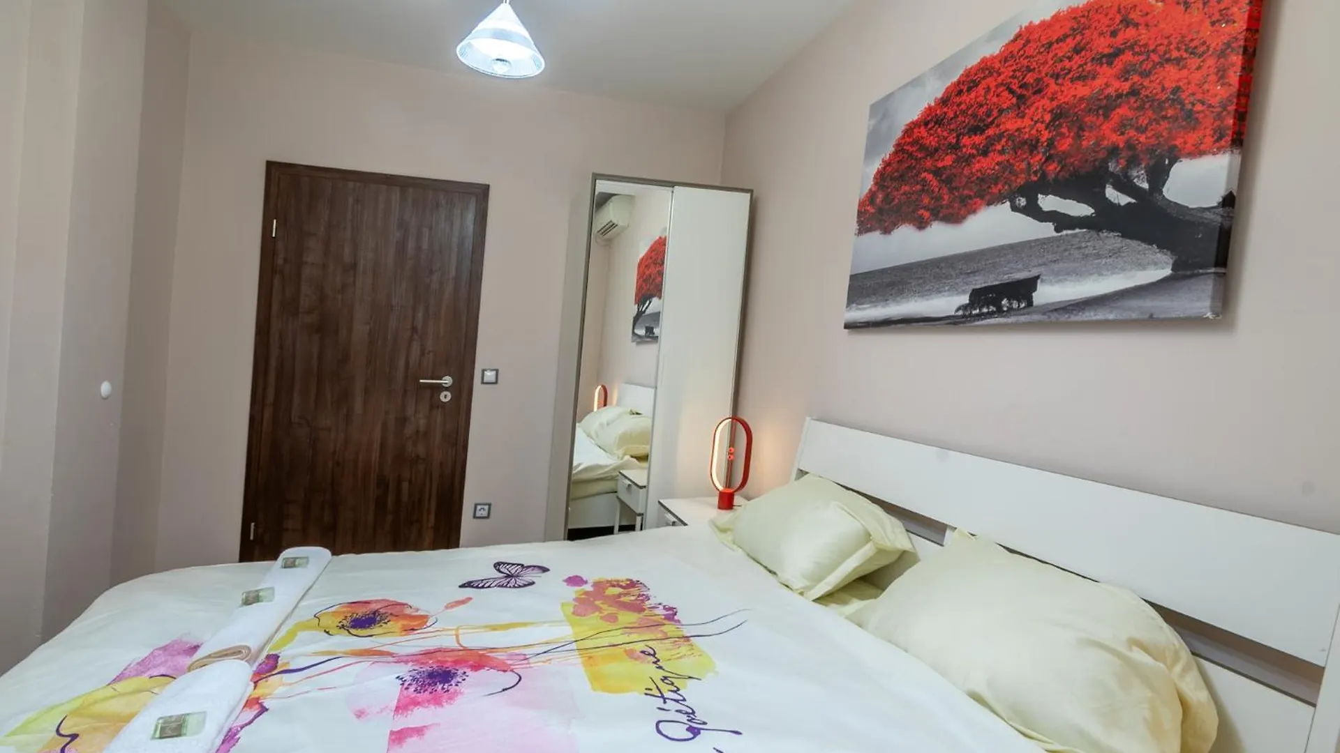 Apartment Top Center Retreat, Close To Main Street, Free Parking Sofia Bulgaria
